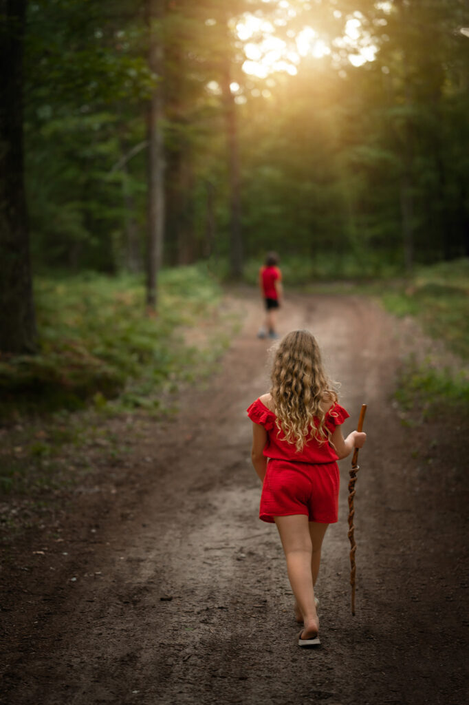 5 Tips for Stronger Storytelling - two kids on a hike